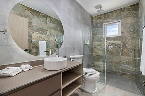 NEW 6 Bedroom Villa 2min Eagle Beach Palm Beach