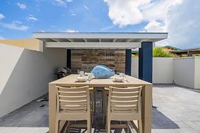 NEW 6 Bedroom Villa 2min Eagle Beach Palm Beach