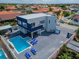 NEW 6 Bedroom Villa 2min Eagle Beach Palm Beach