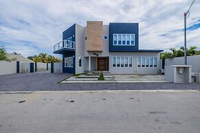 NEW 6 Bedroom Villa 2min Eagle Beach Palm Beach