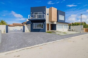 NEW 6 Bedroom Villa 2min Eagle Beach Palm Beach