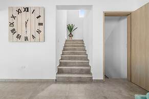 NEW 6 Bedroom Villa 2min Eagle Beach Palm Beach