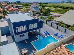 NEW 6 Bedroom Villa 2min Eagle Beach Palm Beach