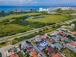 NEW 6 Bedroom Villa 2min Eagle Beach Palm Beach