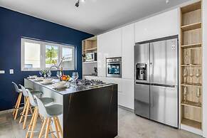 NEW 6 Bedroom Villa 2min Eagle Beach Palm Beach