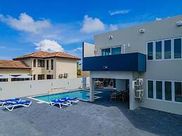 NEW 6 Bedroom Villa 2min Eagle Beach Palm Beach