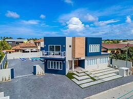 NEW 6 Bedroom Villa 2min Eagle Beach Palm Beach