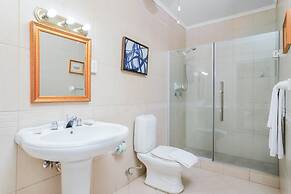 Tranquil 2BR 2BA in Gated Community Great Location