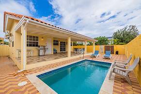 Cute Cozy 3BR Great Location