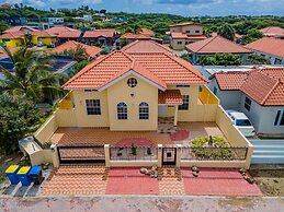 Cute Cozy 3BR Great Location