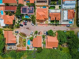 Cute Cozy 3BR Great Location