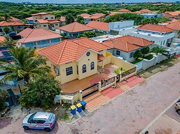 Cute Cozy 3BR Great Location