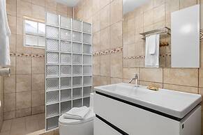 Cute Cozy 3BR Great Location