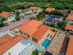 Cute Cozy 3BR Great Location