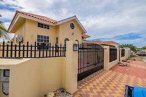 Cute Cozy 3BR Great Location