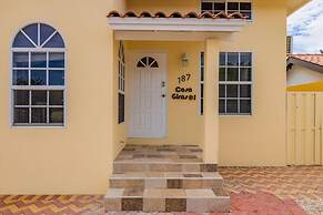 Cute Cozy 3BR Great Location