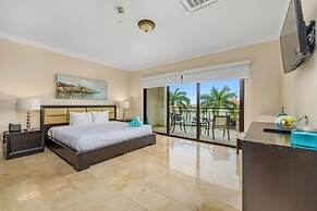 Amazing 2BR 2BA Condo Great Location w Pool GYM