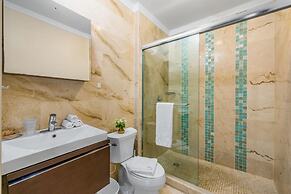 Amazing 2BR 2BA Condo Great Location w Pool GYM