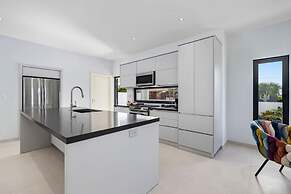 Brand New Modern Villa w 3BR 2 5BA Privatepool