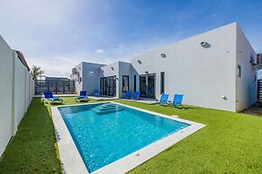 Brand New Modern Villa w 3BR 2 5BA Privatepool