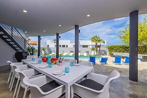 Unique Modern 4BR w Large Private Pool Mini Golf