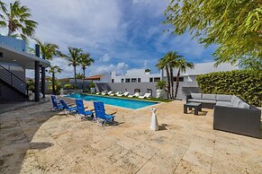 Unique Modern 4BR w Large Private Pool Mini Golf