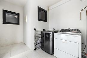 Unique Modern 4BR w Large Private Pool Mini Golf