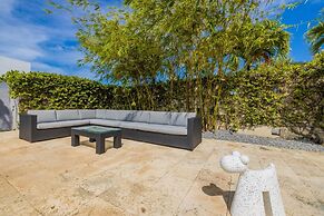 Unique Modern 4BR w Large Private Pool Mini Golf