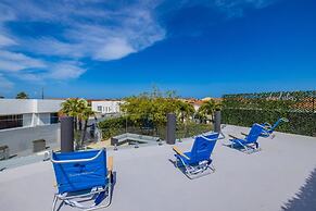 Unique Modern 4BR w Large Private Pool Mini Golf