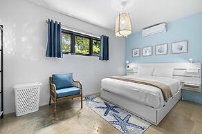 Unique Modern 4BR w Large Private Pool Mini Golf