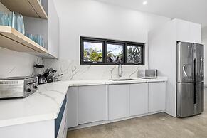 Unique Modern 4BR w Large Private Pool Mini Golf