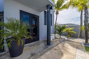 Unique Modern 4BR w Large Private Pool Mini Golf