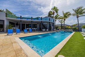 Unique Modern 4BR w Large Private Pool Mini Golf