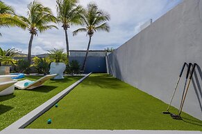 Unique Modern 4BR w Large Private Pool Mini Golf