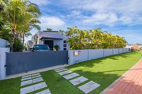 Unique Modern 4BR w Large Private Pool Mini Golf