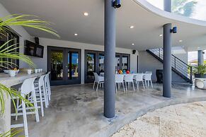 Unique Modern 4BR w Large Private Pool Mini Golf