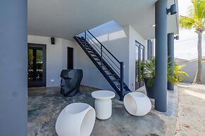 Unique Modern 4BR w Large Private Pool Mini Golf