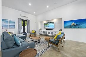 Unique Modern 4BR w Large Private Pool Mini Golf