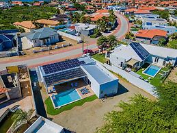 Brand NEW Modern 3ba3ba Villa With Pool and Patio