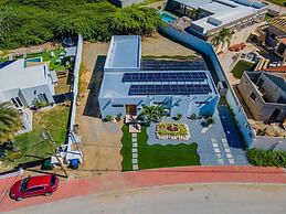 Brand NEW Modern 3ba3ba Villa With Pool and Patio