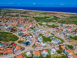 Brand NEW Modern 3ba3ba Villa With Pool and Patio