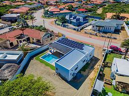 Brand NEW Modern 3ba3ba Villa With Pool and Patio