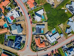 Brand NEW Modern 3ba3ba Villa With Pool and Patio