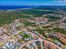 Brand NEW Modern 3ba3ba Villa With Pool and Patio