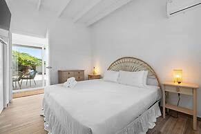 Brand NEW Modern 3ba3ba Villa With Pool and Patio