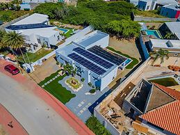 Brand NEW Modern 3ba3ba Villa With Pool and Patio