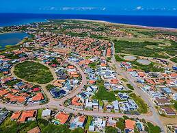 Brand NEW Modern 3ba3ba Villa With Pool and Patio