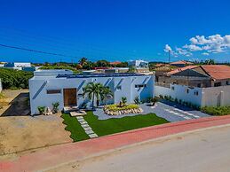 Brand NEW Modern 3ba3ba Villa With Pool and Patio