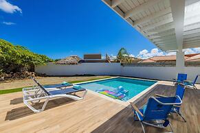 Brand NEW Modern 3ba3ba Villa With Pool and Patio