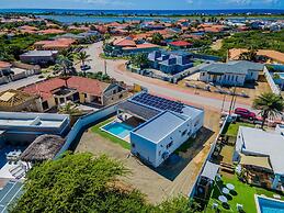 Brand NEW Modern 3ba3ba Villa With Pool and Patio